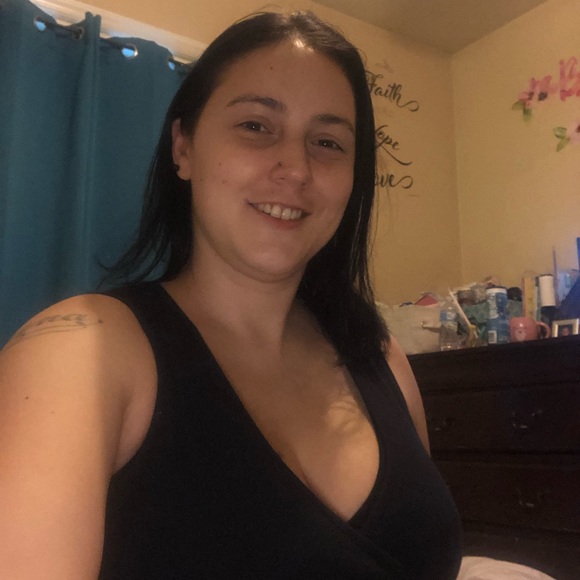 Meet your Posher, Janna - Picture 1 of 16